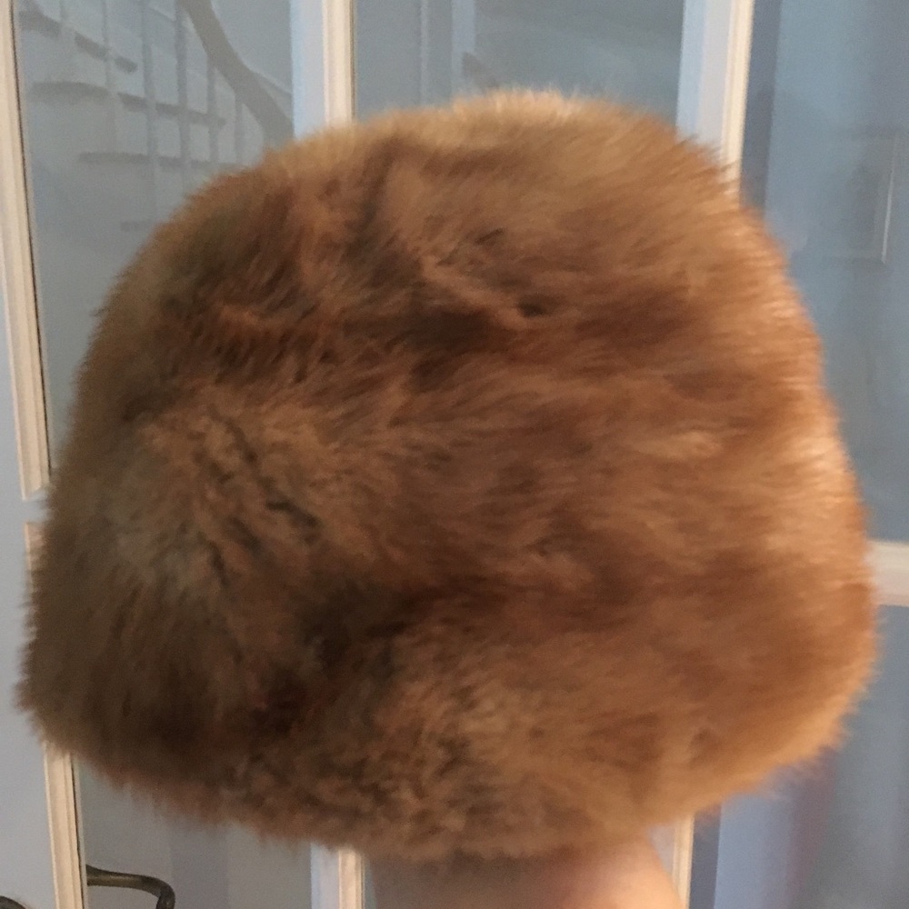 Mink fur hat Carmel color good condition